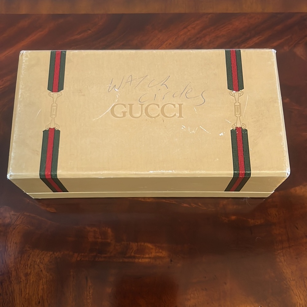 Authentic Vintage Gucci Watch with 8 Circles - Picture 2 of 7